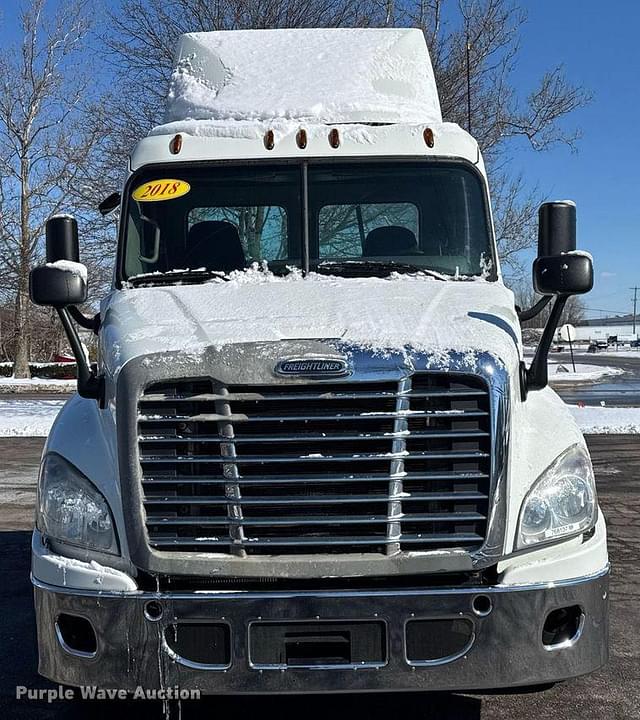 Image of Freightliner Cascadia 125 equipment image 1