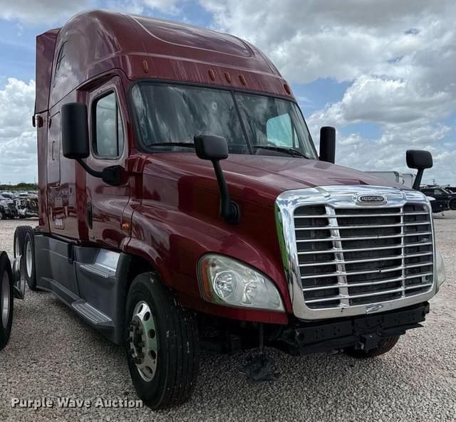 Image of Freightliner Cascadia 125 equipment image 2