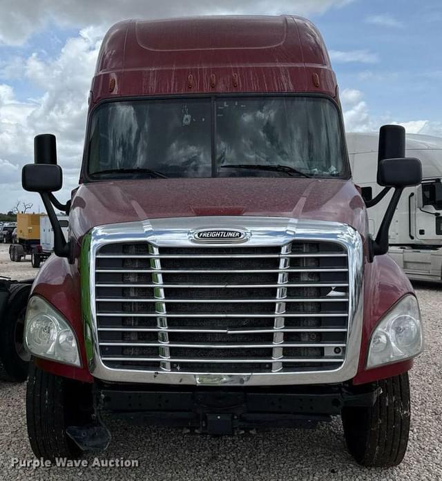 Image of Freightliner Cascadia 125 equipment image 1