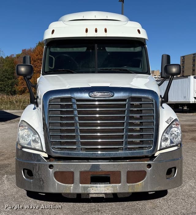 Image of Freightliner Cascadia 125 equipment image 1