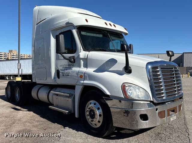 Image of Freightliner Cascadia 125 equipment image 2