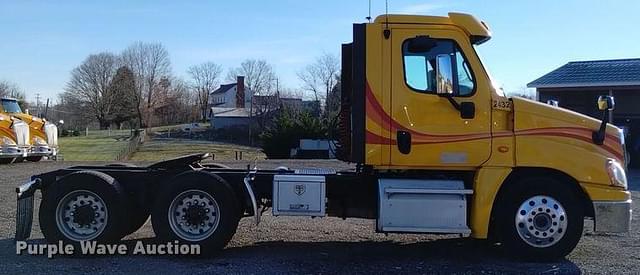 Image of Freightliner Cascadia 125 equipment image 3