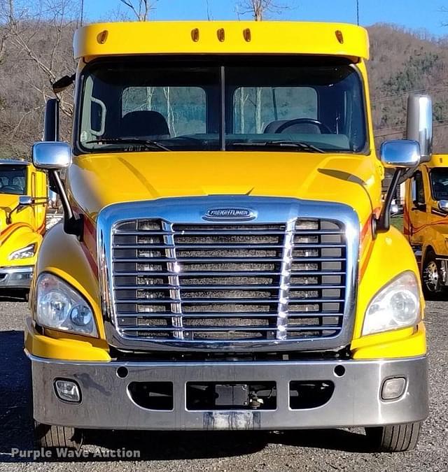 Image of Freightliner Cascadia 125 equipment image 1