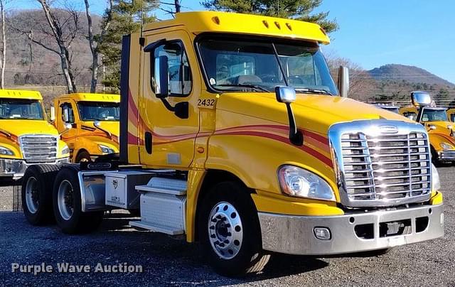 Image of Freightliner Cascadia 125 equipment image 2