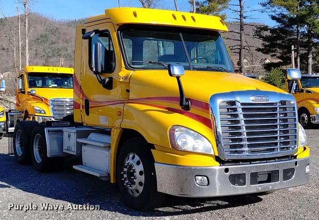 Image of Freightliner Cascadia 125 equipment image 2