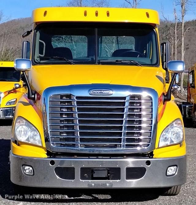 Image of Freightliner Cascadia 125 equipment image 1