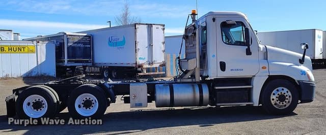 Image of Freightliner Cascadia 125 equipment image 3