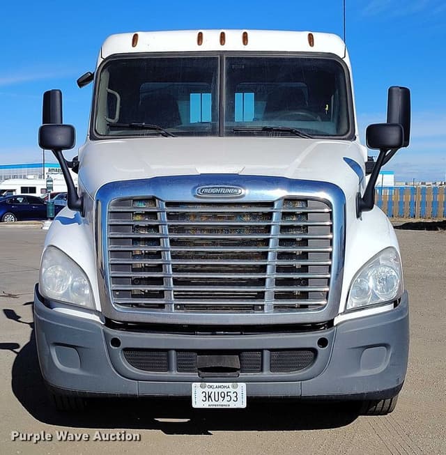 Image of Freightliner Cascadia 125 equipment image 1