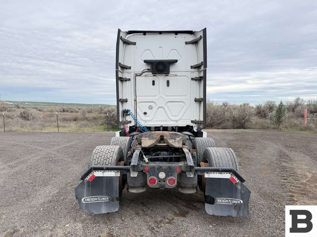 Image of Freightliner Cascadia 125 equipment image 3