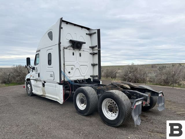 Image of Freightliner Cascadia 125 equipment image 2