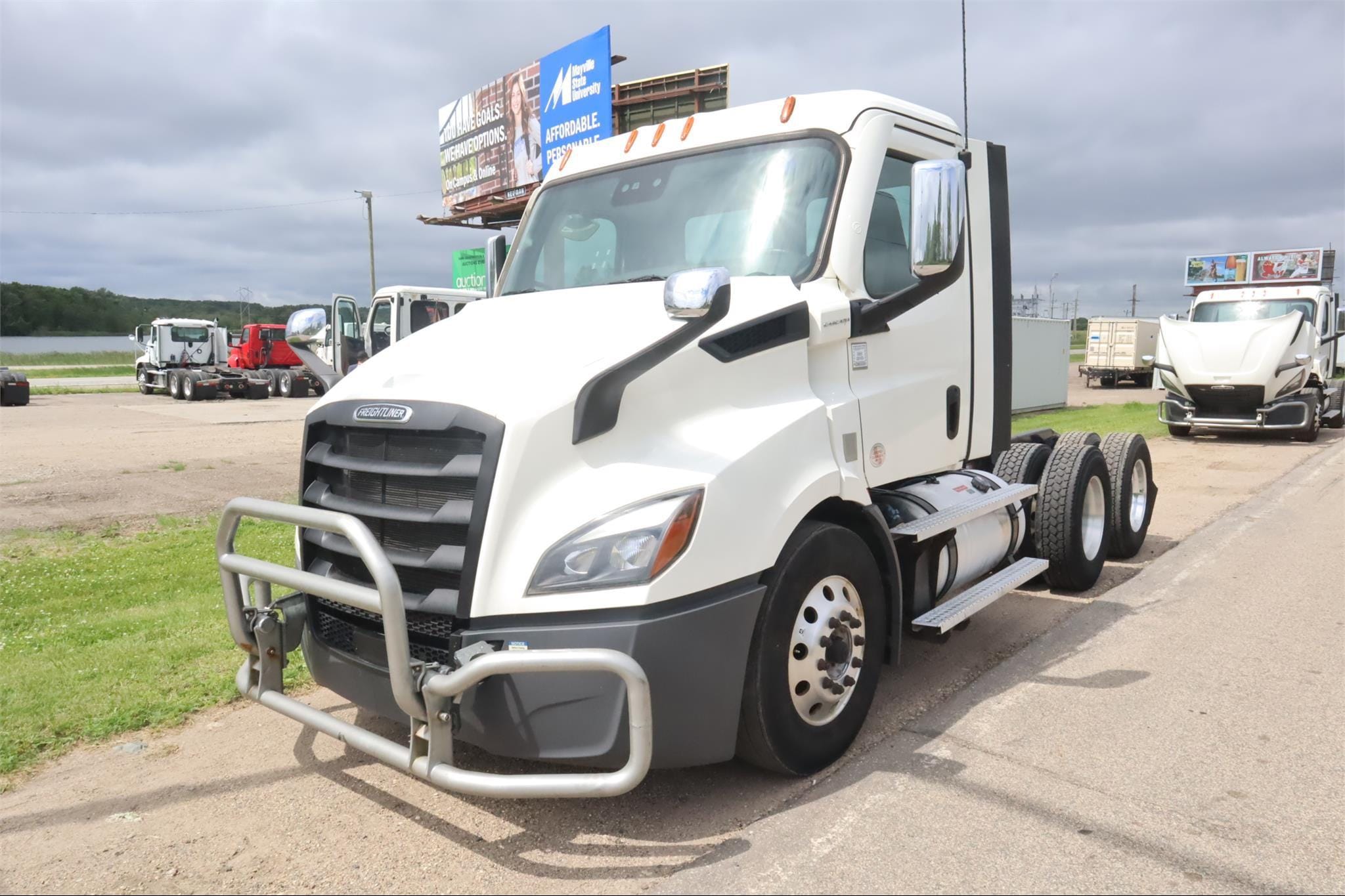 2018 Freightliner Cascadia 126 Equipment Image0