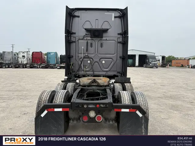 Image of Freightliner Cascadia 126 equipment image 3