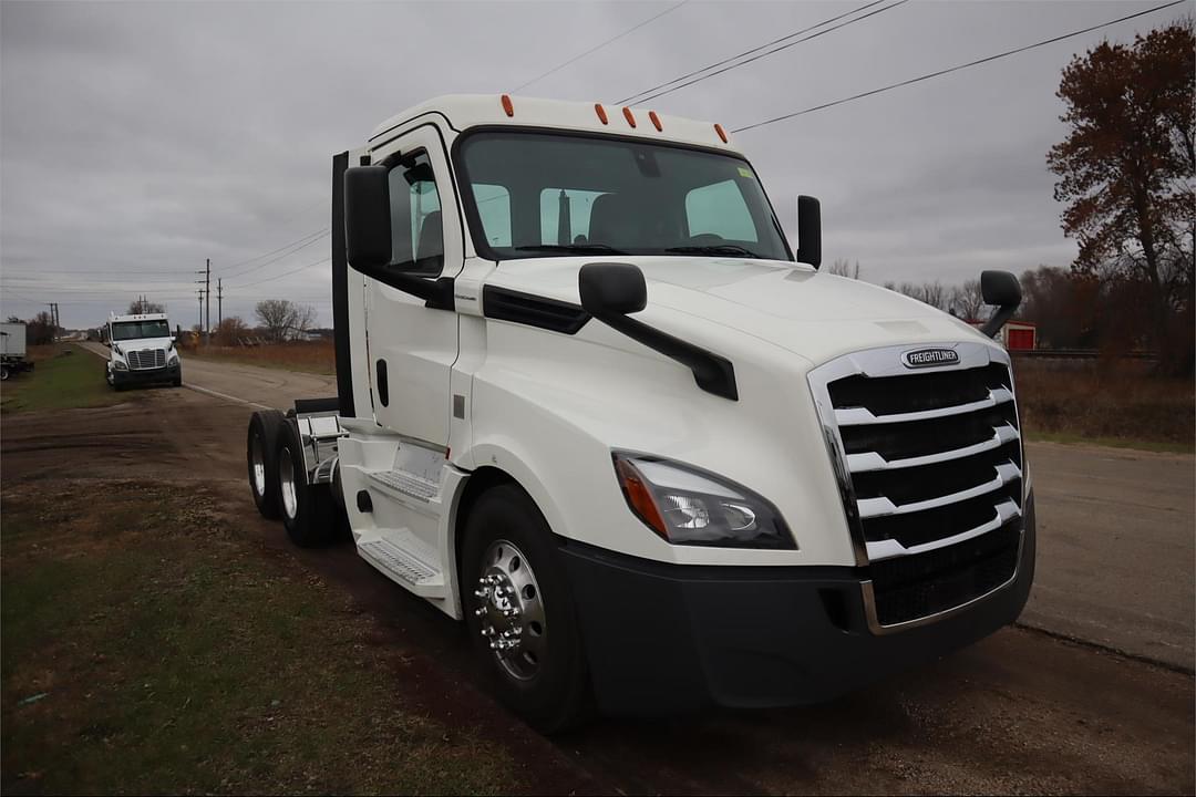 Image of Freightliner Cascadia 126 Primary Image