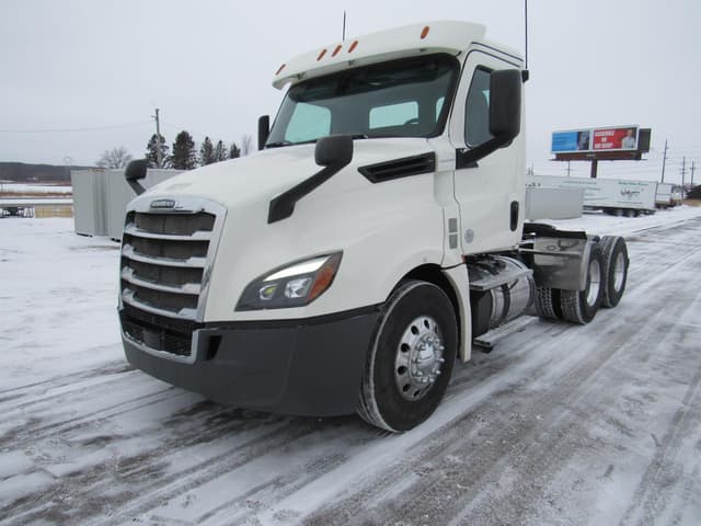Image of Freightliner Cascadia 126 equipment image 1
