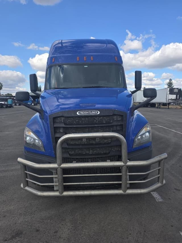 Image of Freightliner Cascadia 126 equipment image 1