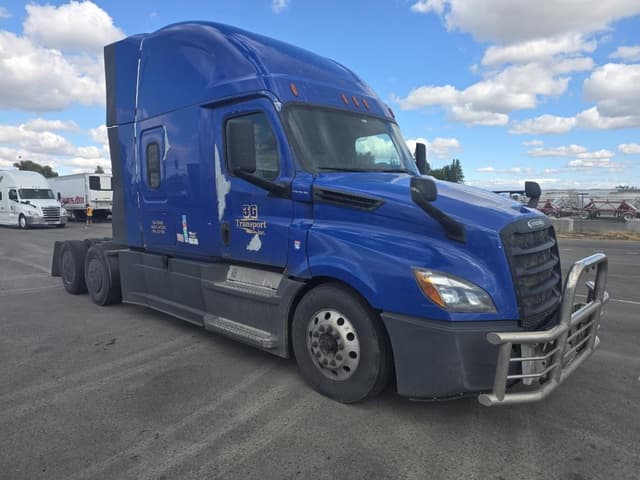 Image of Freightliner Cascadia 126 equipment image 2