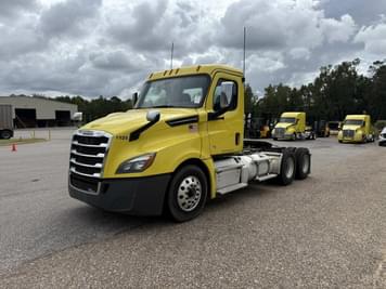 Main image Freightliner Cascadia 126