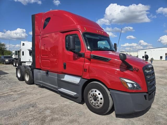 Image of Freightliner Cascadia 126 equipment image 2