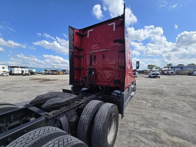 Image of Freightliner Cascadia 126 equipment image 3