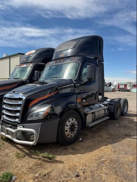 2018 Freightliner Cascadia 126 Equipment Image0