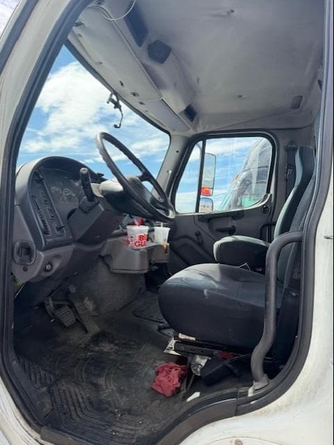 Image of Freightliner Cascadia 126 equipment image 1