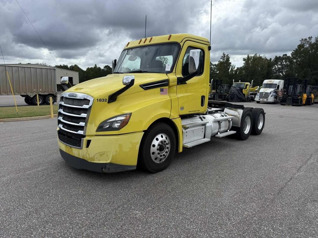 Image of Freightliner Cascadia 126 Primary image