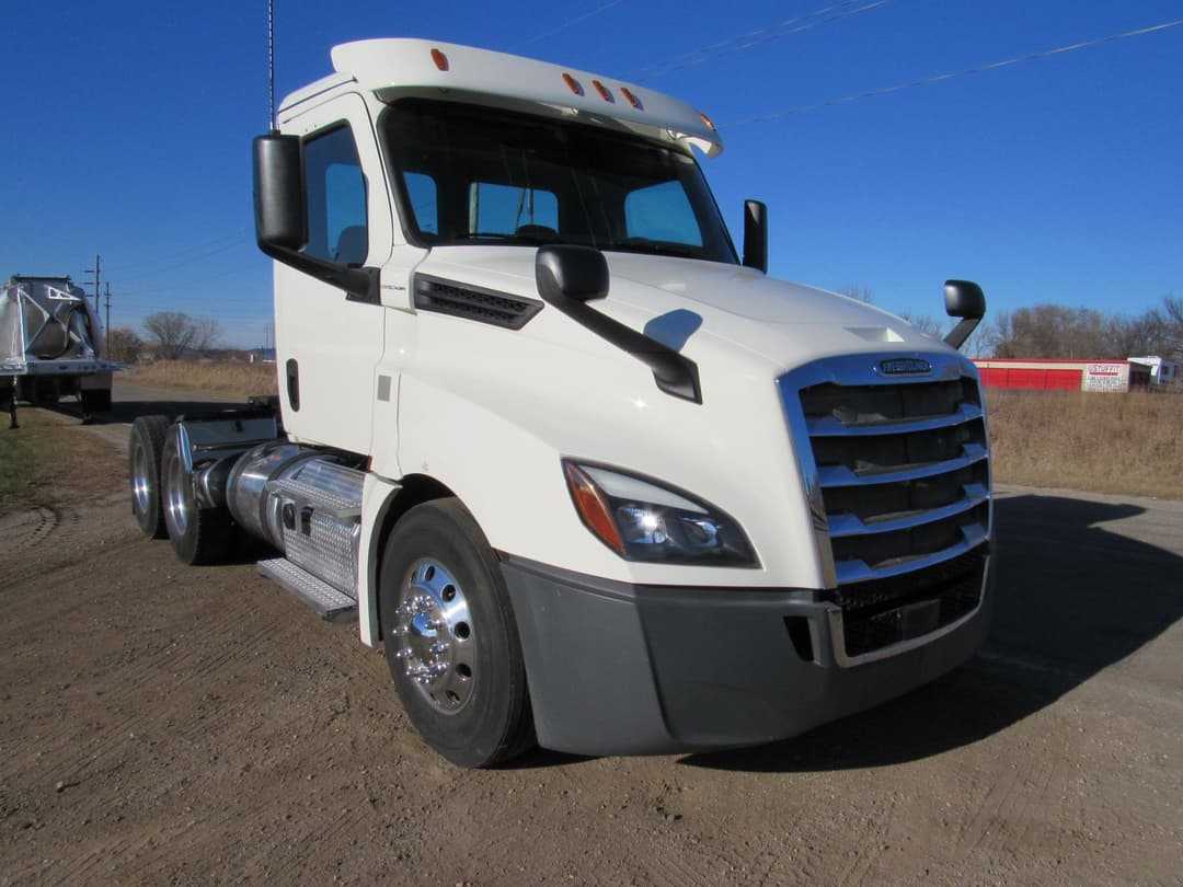 Image of Freightliner Cascadia 126 Primary image