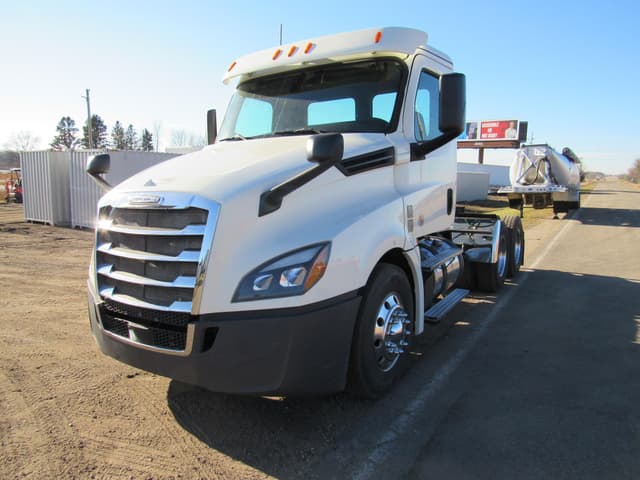 Image of Freightliner Cascadia 126 equipment image 1