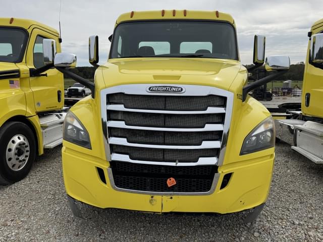Image of Freightliner Cascadia 126 equipment image 1