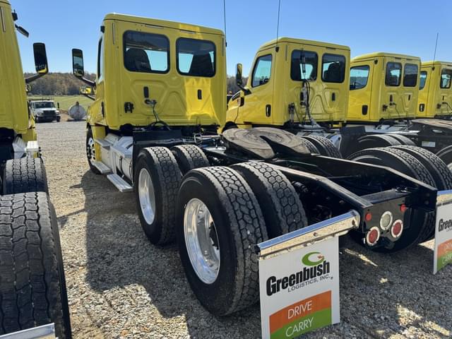 Image of Freightliner Cascadia equipment image 4
