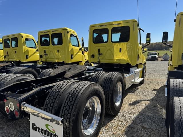 Image of Freightliner Cascadia equipment image 3