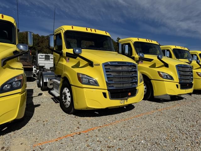 Image of Freightliner Cascadia equipment image 1
