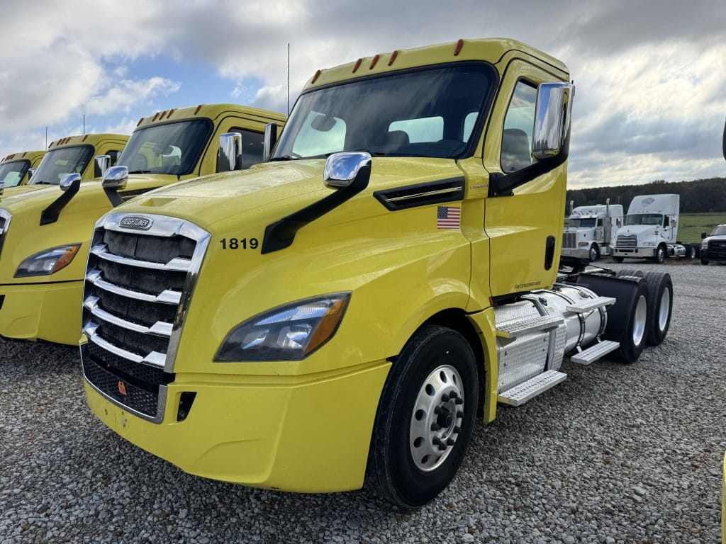 2018 Freightliner Cascadia 126 Equipment Image0