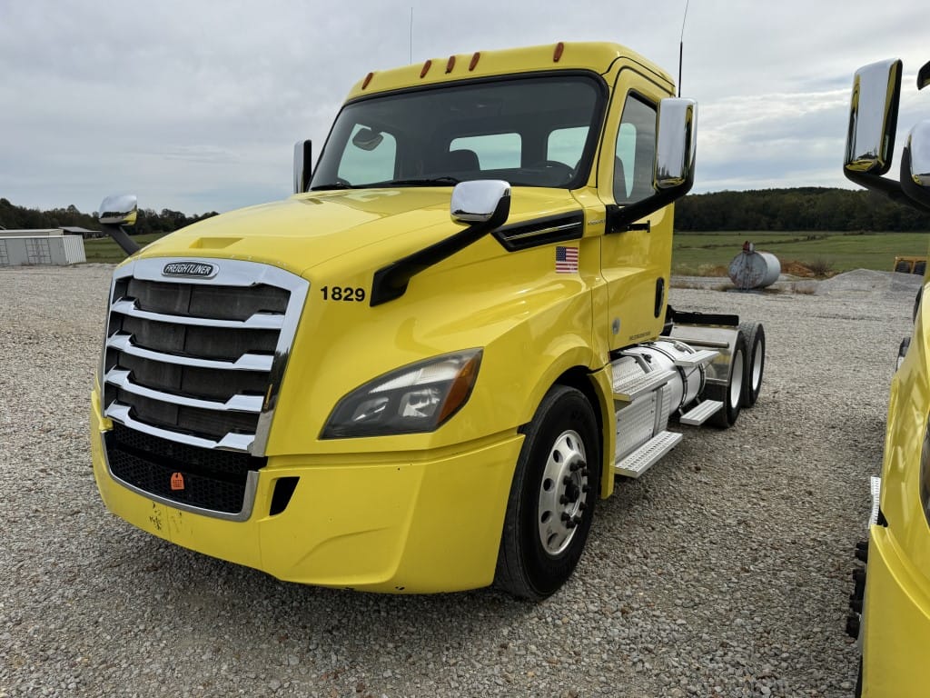 2018 Freightliner Cascadia 126 Equipment Image0