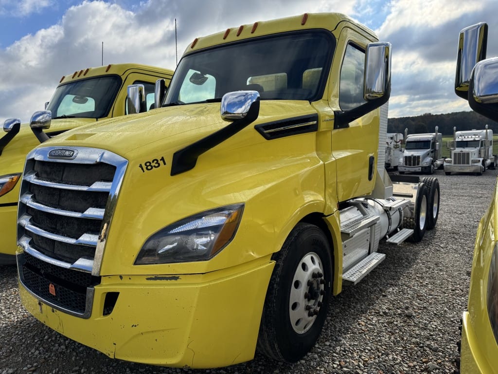 2018 Freightliner Cascadia 126 Equipment Image0