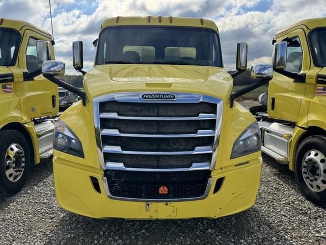Image of Freightliner Cascadia 126 equipment image 1