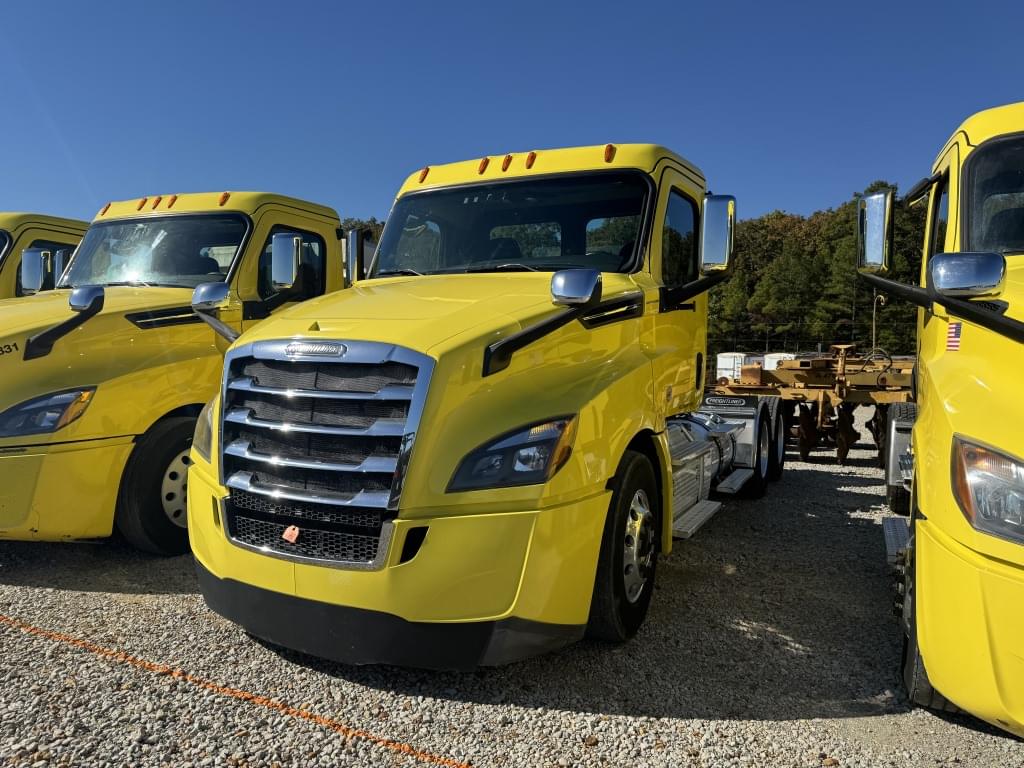 Image of Freightliner Cascadia 126 Primary image