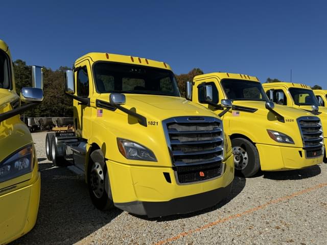 Image of Freightliner Cascadia 126 equipment image 1