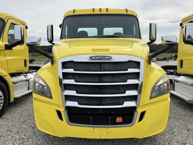 Image of Freightliner Cascadia 126 equipment image 1