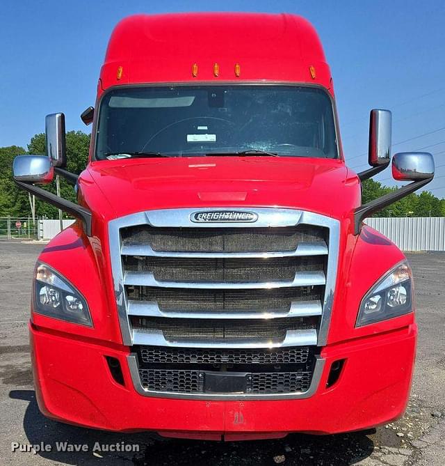 Image of Freightliner Cascadia 126 equipment image 1