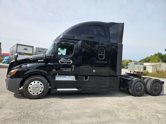 Image of Freightliner Cascadia 126 equipment image 4