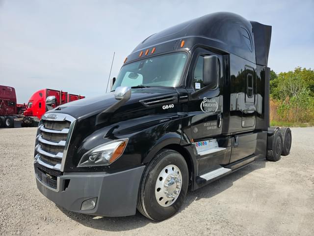 Image of Freightliner Cascadia 126 equipment image 1