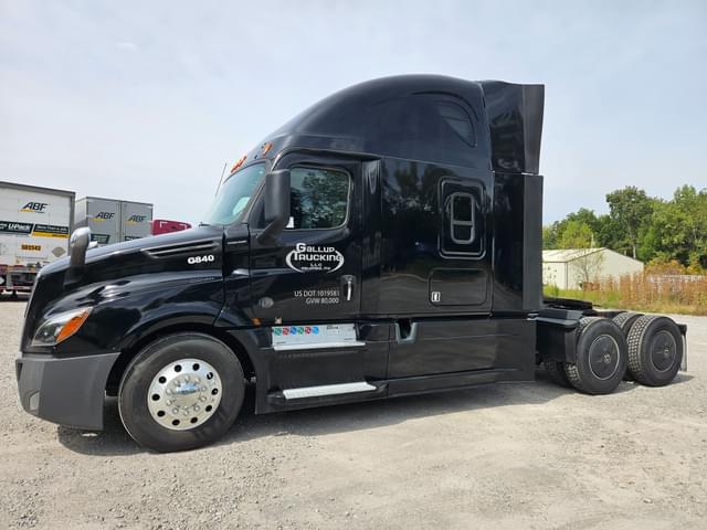 Image of Freightliner Cascadia 126 equipment image 3