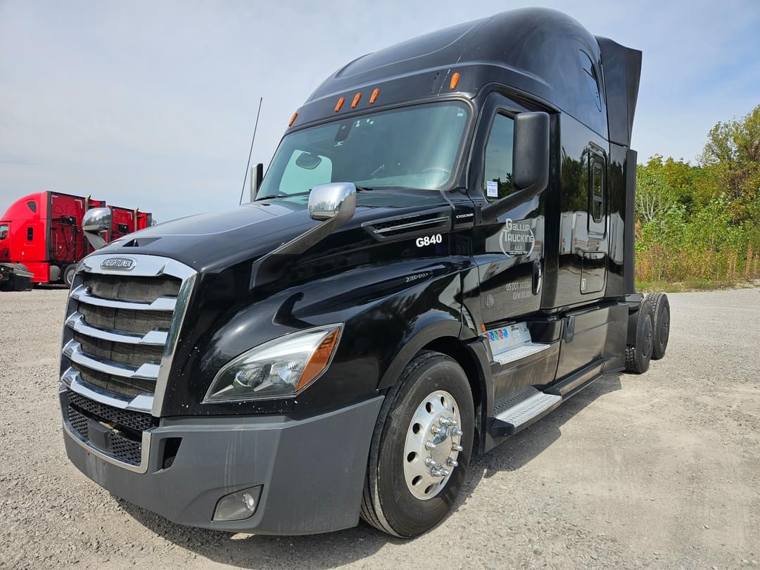 Image of Freightliner Cascadia 126 Primary image