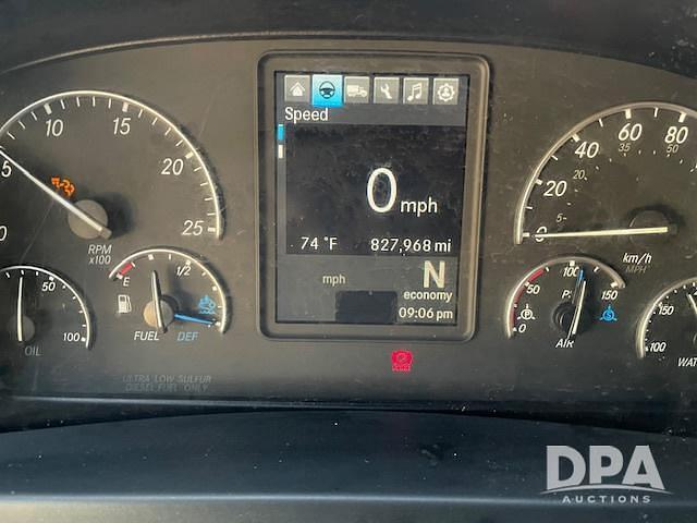 Image of Freightliner Cascadia 126 equipment image 1