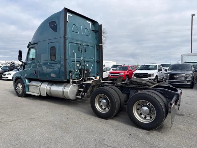 Image of Freightliner Cascadia 126 equipment image 2