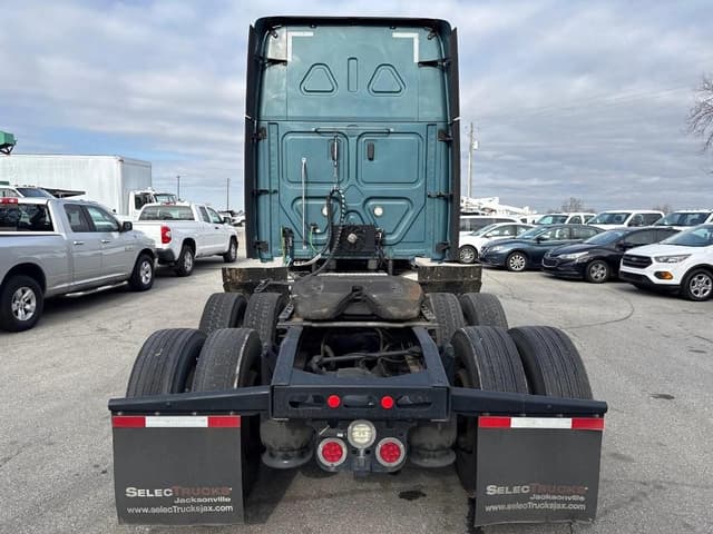 Image of Freightliner Cascadia 126 equipment image 3