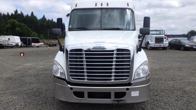 Image of Freightliner Cascadia equipment image 1