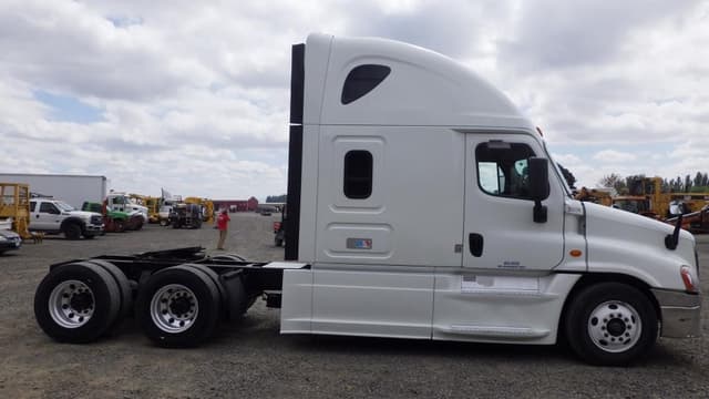 Image of Freightliner Cascadia equipment image 3