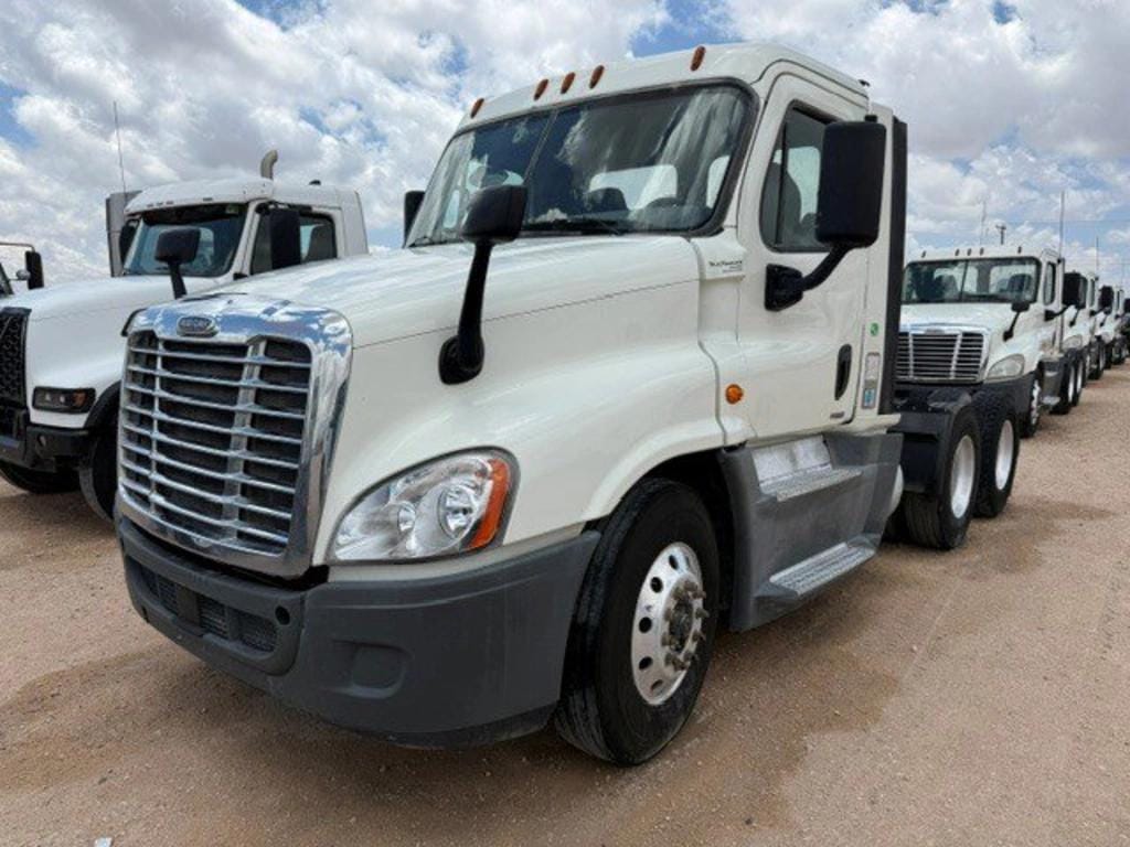 2018 Freightliner Cascadia Equipment Image0